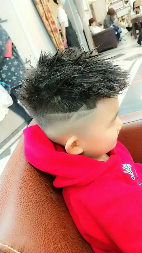 小帅哥的新发型 @经纪人小微