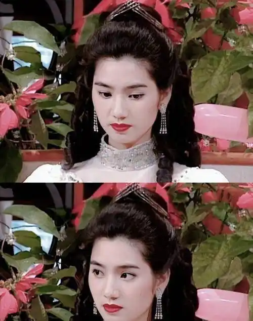 洪欣穿白色连体裤,尽显一双白皙笔直大长腿,优越身材比例惹人爱