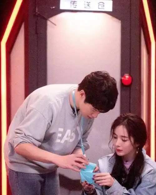 魏大勋杨幂疑似同居,坐等二人官宣,可网友并不看好魏大勋_风波_舆论