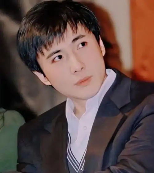 原创难怪沈腾年轻时候是军艺校草看到父母和姐姐的颜值后瞬间明白