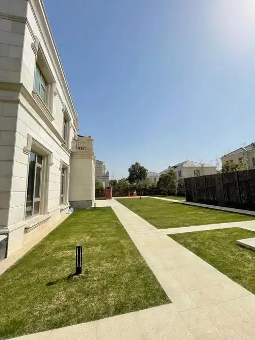 东方别墅二期,在售独栋别墅推荐,348.78平,八千万,花园大,很稀缺.