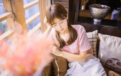 日系小清新美女桌面壁纸