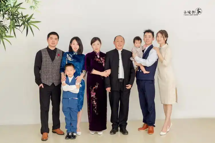 不记得了,感觉不划算,默默决定以后都不要参加这种便宜的全家福活动了