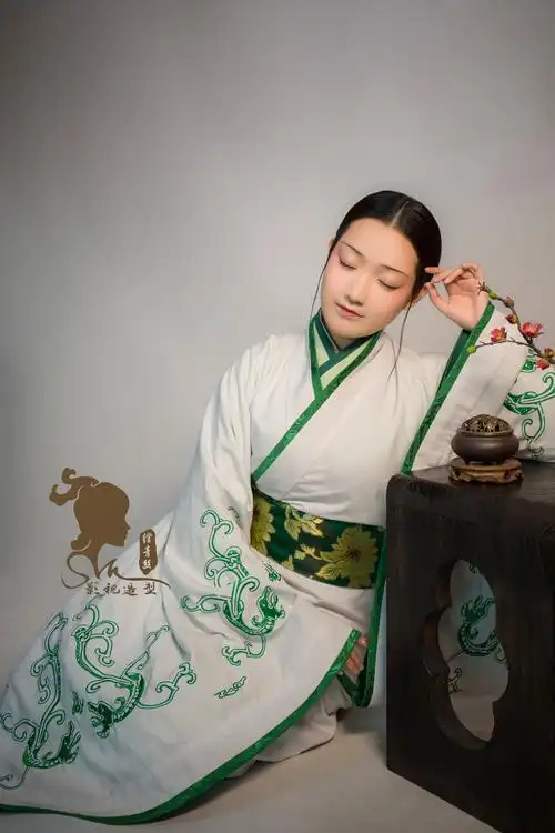 欣赏一顾倾人国汉代女子造型