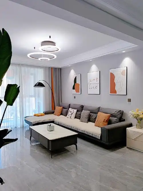 套内:105平(三室两厅两卫一厨)硬装10w软装3w风格:现代简约风格.