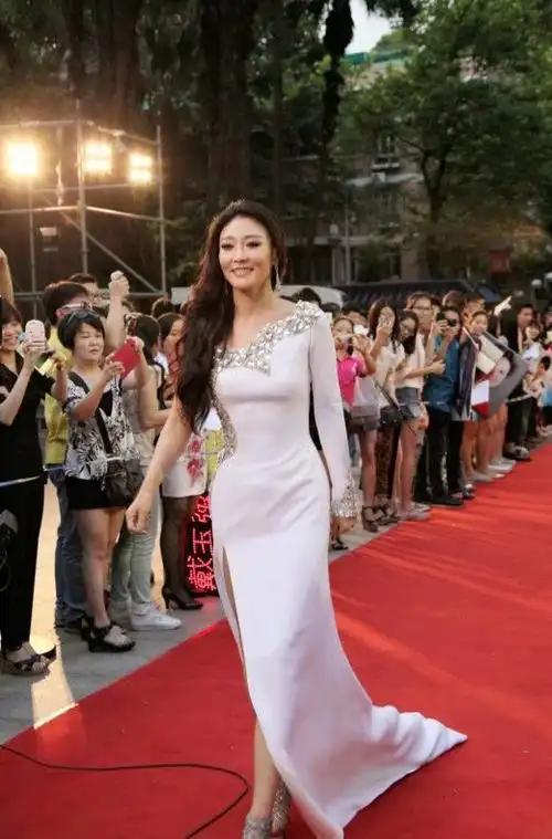 徐千雅助阵名家名歌演唱会唱响美丽中国