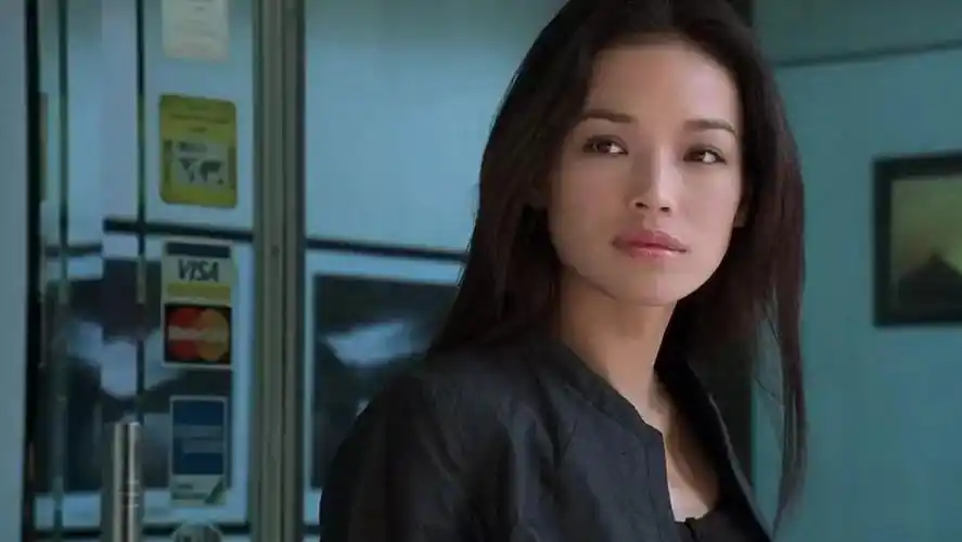 领悟了"天真与成熟并存"这一大杀器,舒淇在之后的商业电影里如鱼得水.