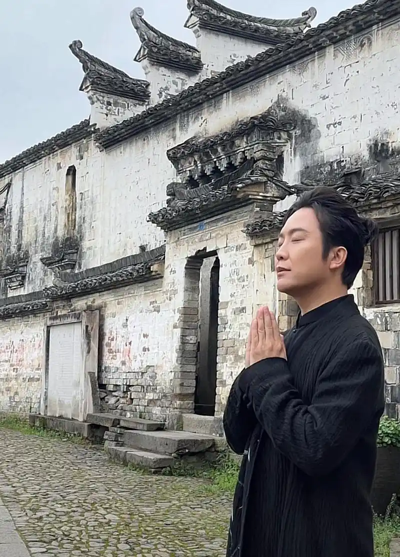 李玉刚火速回应跳河自尽,网友直呼标题党,原来是旧事重提