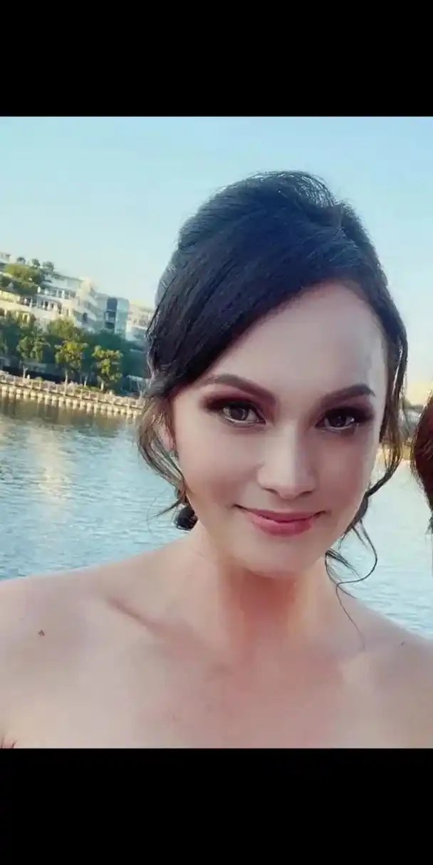 张柏芝妈妈戴莎莉是中英混血美女,生了两个女儿分别是戴碧芝和张柏