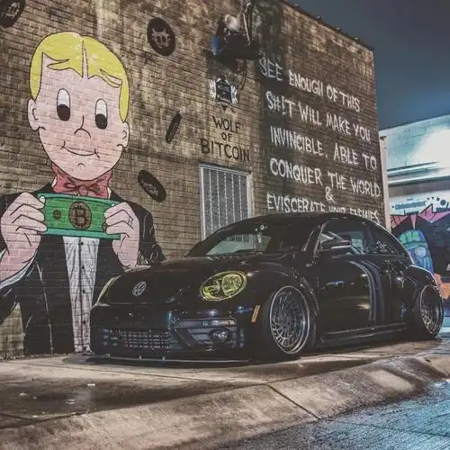 当头灯部分更换成了黄色的灯罩,竟然在一台德系车上找到了一丝jdm的