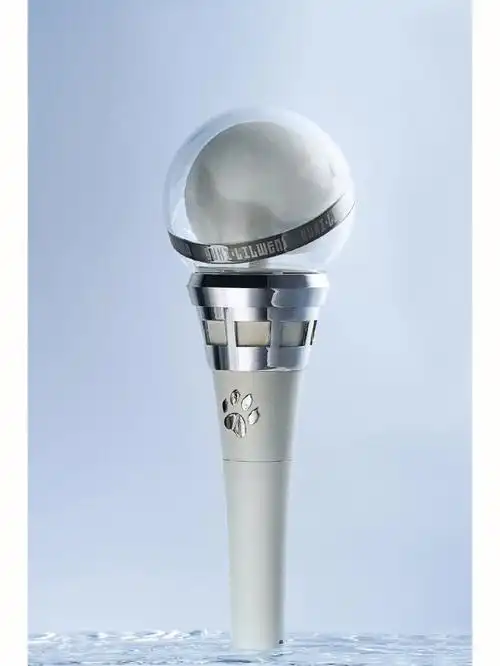 没想到我也能在内娱买到应援棒  真的好高级啊 开关还是小狼爪 头套也