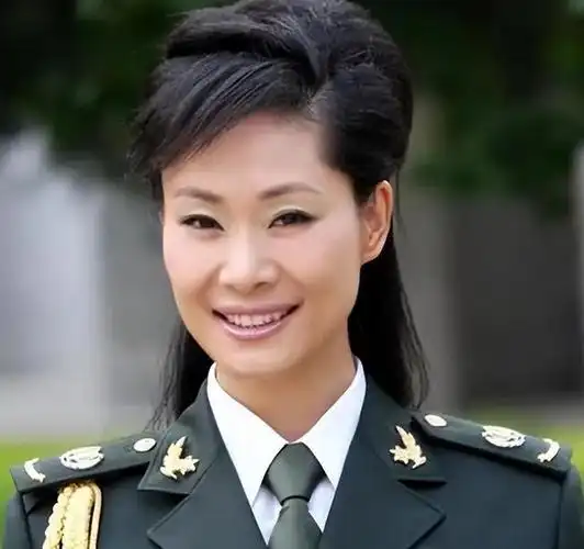 歌手于文华生下女儿就被抛弃转身嫁给网恋小伙后她如今怎样