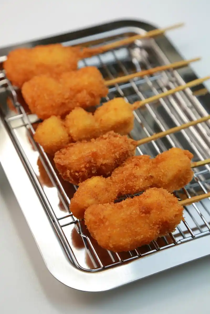 九江油炸是江西九江地区传统的特色小吃,历史悠久,风味独特.