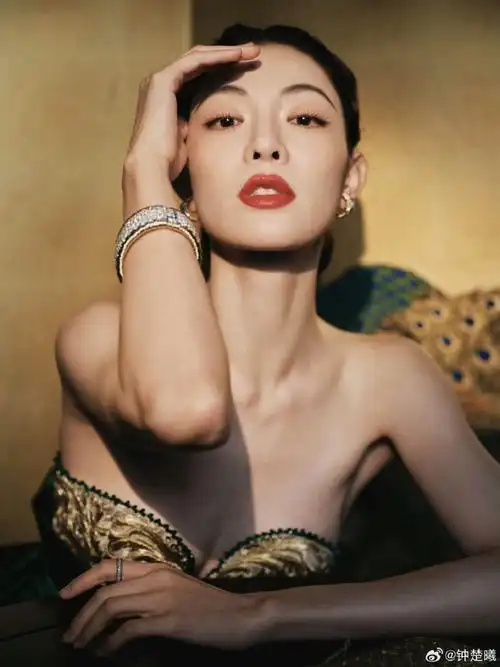 钟楚曦是个什么水平的演员,这资源有点好啊,新定档电影又和张若昀搭档