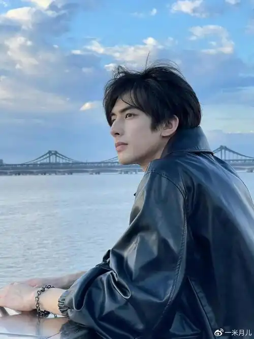 恋爱了:宋威龙陈仟钰一起回酒店,之前合作《相思令》!