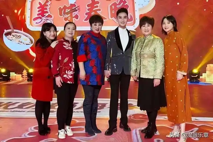 主持人爱情观:路易40岁被催婚登热搜,张芳秀恩爱,王冰皓撒娇_胡歌