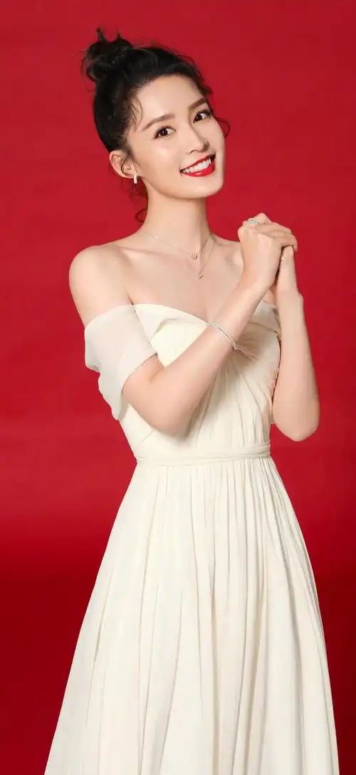 最美小花李沁超高清美图|李沁_手机网易网