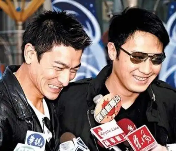 刘德华黎明(黎明与刘德华比拼30年)_可可情感网