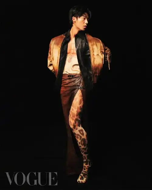 胸肌!「这是一个费洛蒙爆炸的拍摄现场.许光汉抛开所有