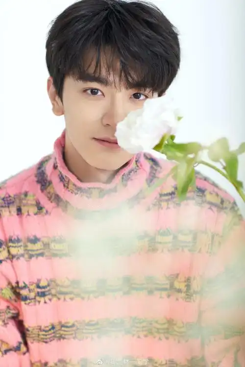 林一粉色条纹毛衣造型#@我是林一同学的粉色春日写真造型上线!