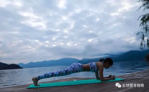 高颜值马甲线女神!不健身的化妆师不是一个好助理!