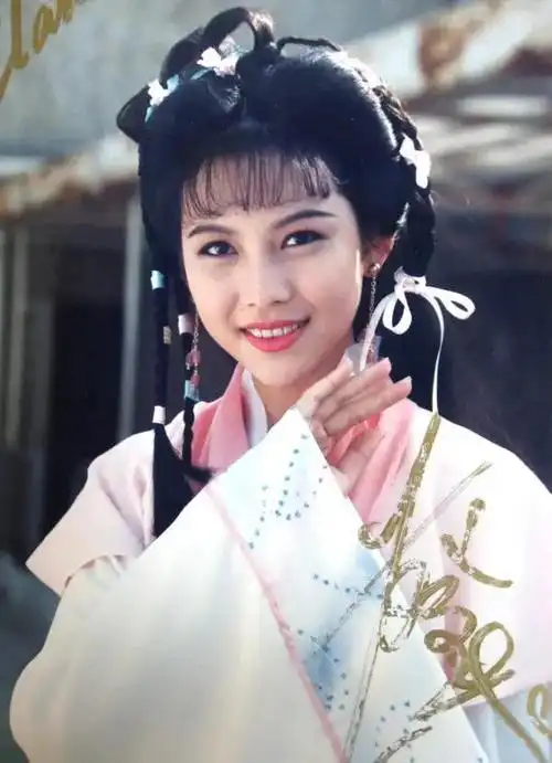 回顾蔡少芬嫁重庆小丈夫婚后连生三胎如今一家五口其乐融融