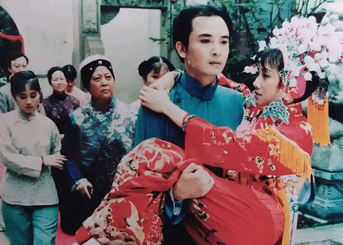 著名影视演员侯长荣主演黄梅戏电视剧《春》的精彩剧照26年前,我为郑