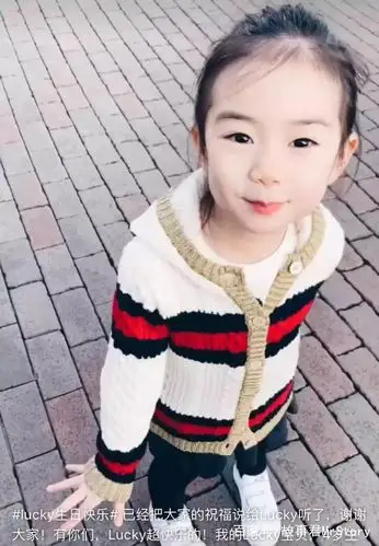 许久没有露面的lucky又长大了不少,网友更是惊讶地发现,lucky越长大越