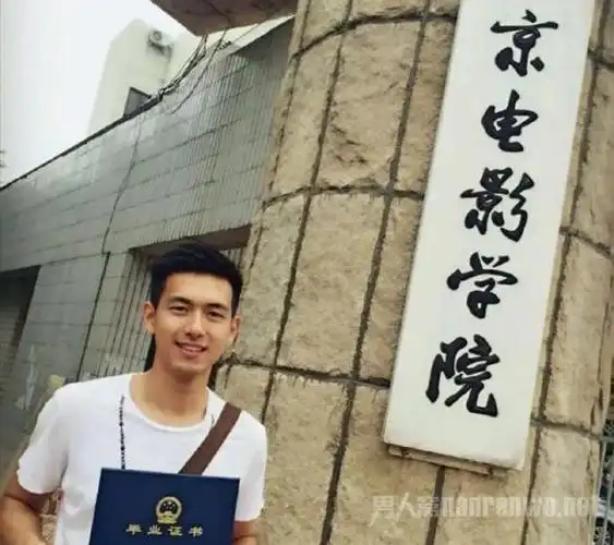 李现大学时期照片没有光环普通如路人网友土帅代表