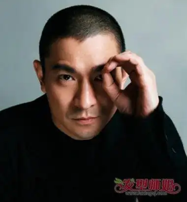 自己怎么把头发剪平 自己剪平头发型方法(4)