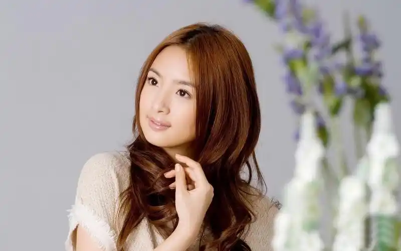 甜美林依晨桌面壁纸-美女壁纸-高清美女图片-第6图-娟娟壁纸