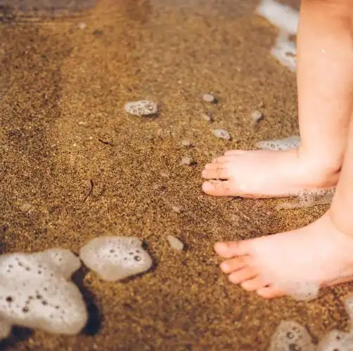 80后小哥分享老婆的日常照走红网络:婚姻最好的状态