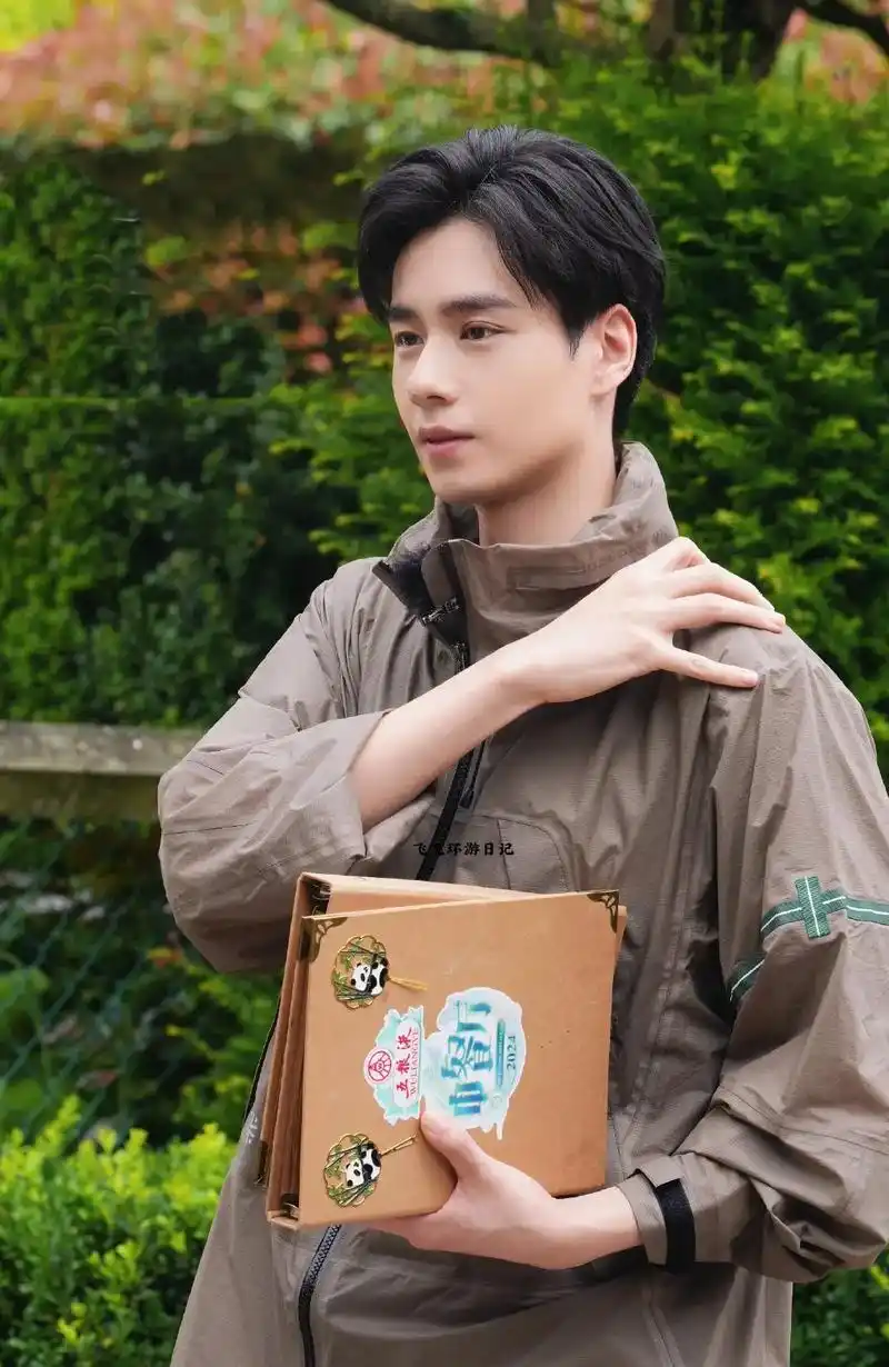 胡一天图片cr见水印,侵删. - 抖音