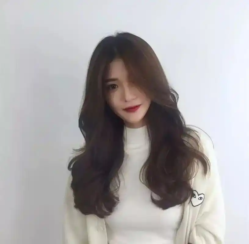 发量多的女生,怎么选发型?