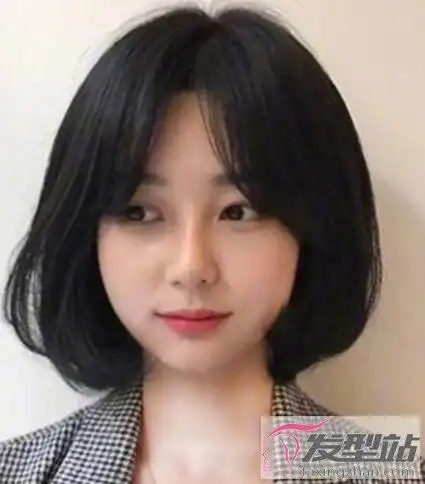 中分八字刘海短发女 修颜塑型提升颜值