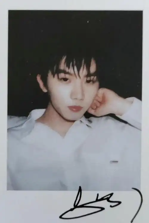 马嘉祺白衬衫湿发拍立得