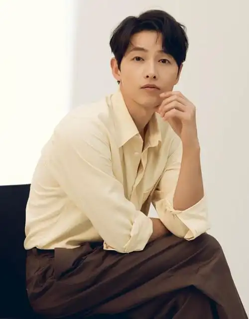 宋仲基形象不再油腻,状态回归超耐打|宋慧乔|发型|西装|衬衫|西裤