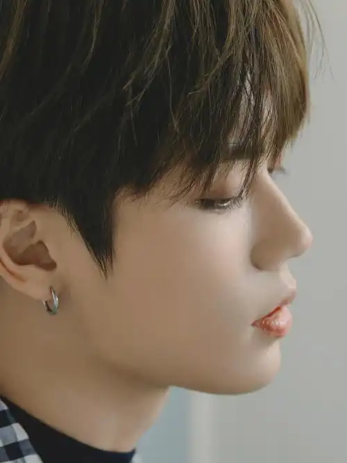 林彦俊  这优越的侧脸简直要人命 我的小心脏啊