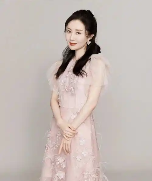 女星舒畅时尚写真:天资绝色,娇艳欲滴