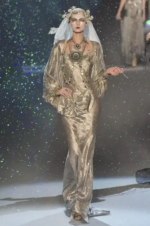 创意时装秀服装欣赏(奢侈品牌背后的设计师水平到底如何)