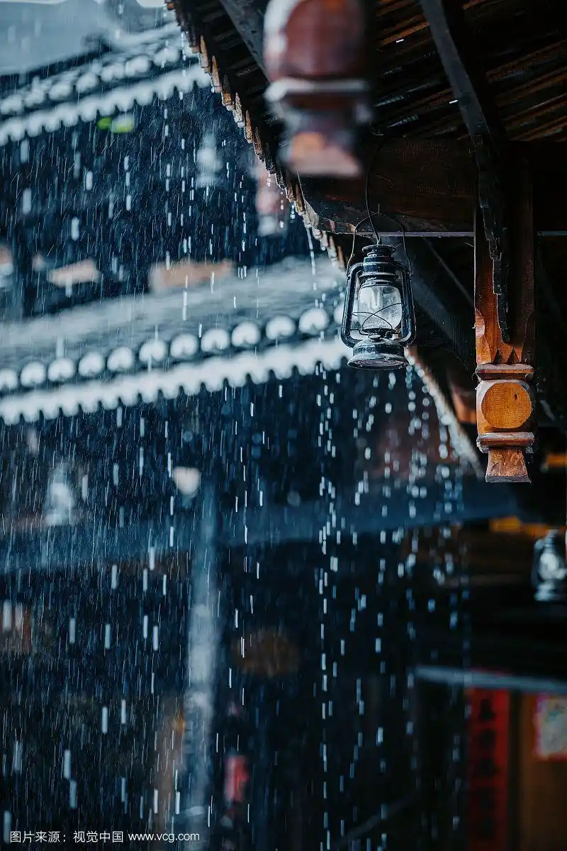 落雨的屋檐——西江千户苗寨