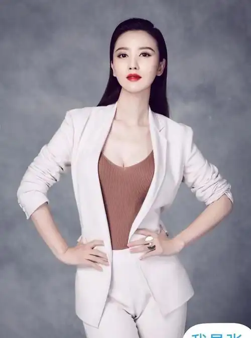 2005年,张萌接拍了个人的首部影视剧作品,她与陈逸恒,吕凉,王静合作