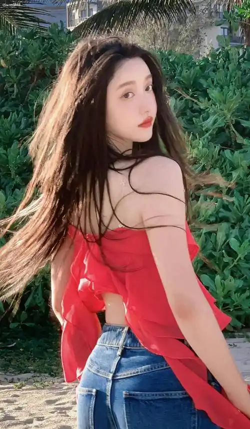 姜贞羽姐姐太美了,光滑的小脸蛋,精致的双眼皮,漂亮的鼻子和嘴唇,美得