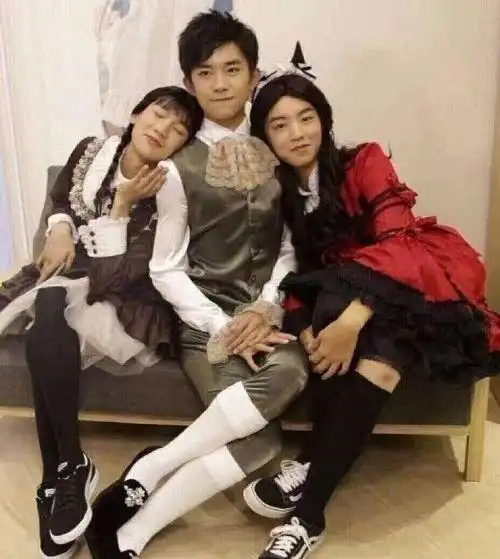 tfboys三小只女装集结完毕美艳画风和胡歌完全相反