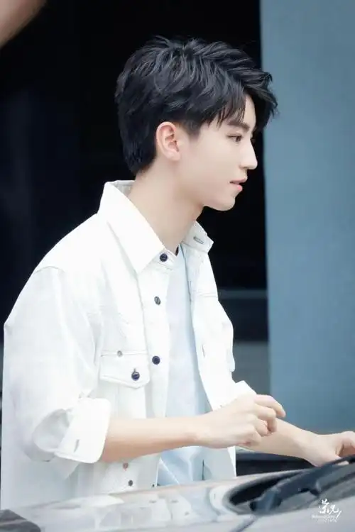 一路勇往直前,王俊凯20岁生日快乐