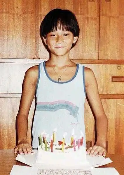 【张智霖】看到组内有求童年照的,于是给小小仙开个楼