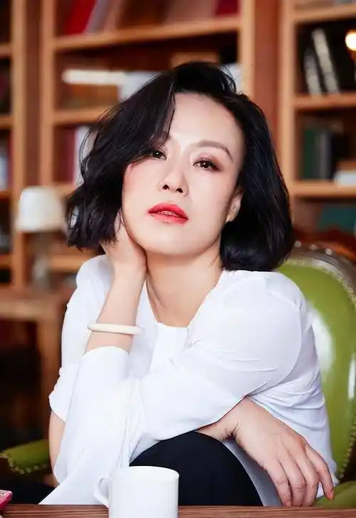 演员邬君梅:21岁独闯好莱坞,做小三嫁外籍老公,至今无子成遗憾_母亲