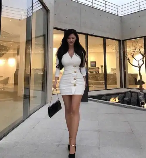 韩国九头身模特黄金比例大长腿再配沙漏身材妖艳迷人