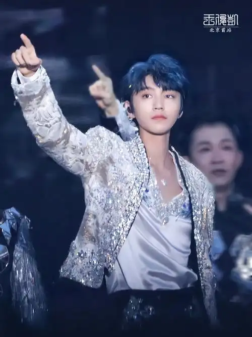 舞台璀璨,蓝海永在!00@tfboys-王俊凯【北首永相随 护凯赢天下】