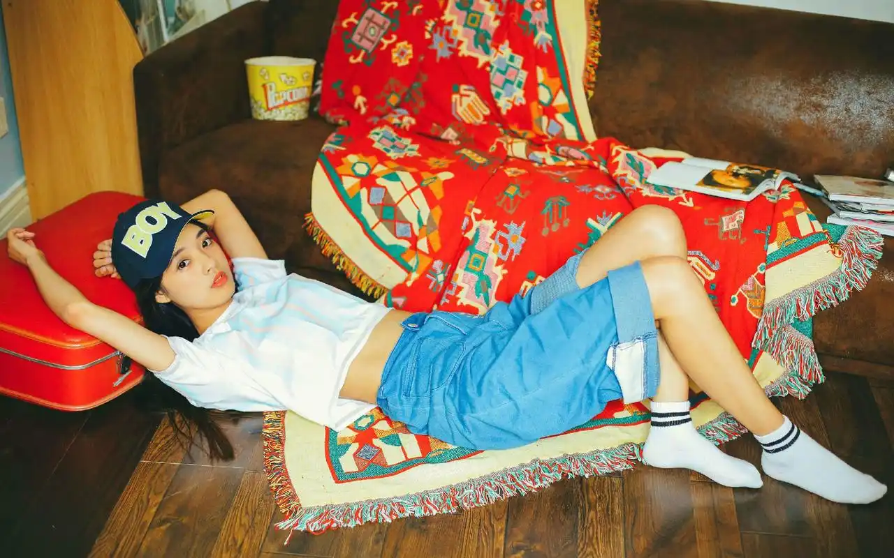 写真图片桌面壁纸,长相可爱漂亮的美女,日系风格的时尚复古写真图片